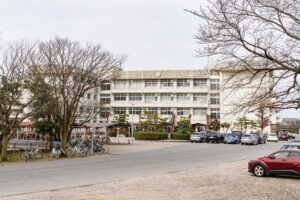 本丸中学校（徒歩約9〜10分）